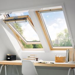 VELUX Schwingflügelfenster GGL 3070 Holz/Kiefer klar lackiert Thermo Aluminium 2-fach Standard Verglasung