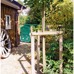 T&J Baumpfahl Zaunpfosten Baumpfahl aus Kiefer/Fichte, kesseldruckimprägniert, zylindrisch gefräst, gefast & gespitzt – in 6, 8 & 10 cm Ø bis 300 cm Länge