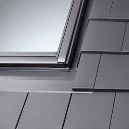 VELUX Eindeckrahmen EDT 1000 Flachziegel für Ziegeln von 1,5 bis 4 cm Höhe inkl. Anschlussschürze BFX