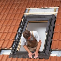 VELUX Einzeleindeckrahmen EDW 2000 Ziegel hoch/Welle Aluminium Profiset inkl. BDX Dämm- und Anschlussset, für Ziegel von 1,5 bis 12 cm Höhe